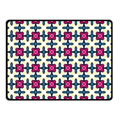 Geometric Fleece Blanket (small)