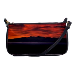 Las Aguilas Viewpoint, El Chalten, Argentina Shoulder Clutch Bag by dflcprintsclothing