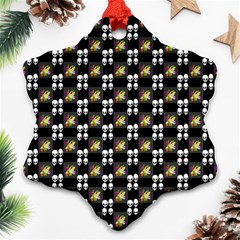 Shiny Skull Ornament (snowflake) by Sparkle