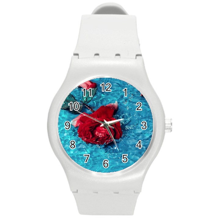 Red Roses In Water Round Plastic Sport Watch (M)