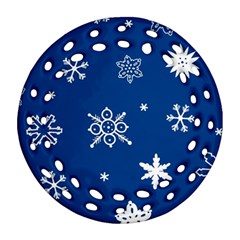 Christmas Seamless Pattern With White Snowflakes On The Blue Background Ornament (round Filigree)