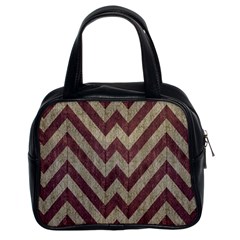 Vintage Grunge Geometric Chevron Pattern Classic Handbag (two Sides) by dflcprintsclothing