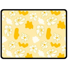 Abstract Daisy Double Sided Fleece Blanket (large)  by Eskimos