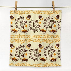 Decorative Flowers Face Towel by Eskimos