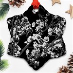 Fleurs de cerisier Noir & Blanc Ornament (Snowflake) Front