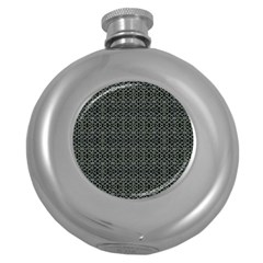 Iron Ornament Grid Pattern Round Hip Flask (5 Oz)