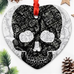 Black Skull On White Ornament (heart)