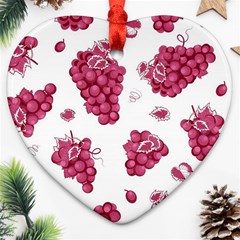 Grape-bunch-seamless-pattern-white-background-with-leaves 001 Ornament (heart)