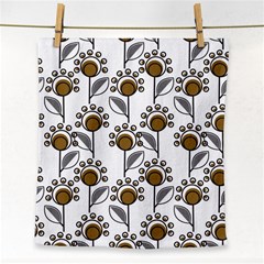 Daisy Minimalist Leaves Face Towel by ConteMonfrey