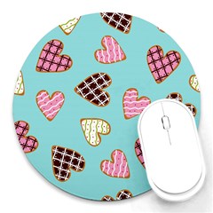 Seamless-pattern-with-heart-shaped-cookies-with-sugar-icing Round Mousepad by Wegoenart