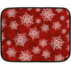 Snowflakes And Star Patternsred Snow Fleece Blanket (mini) by artworkshop