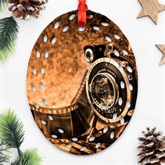 Camera Film Vintage Film Camera Old Old Camera Ornament (oval Filigree) by danenraven