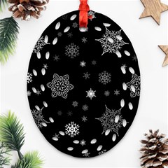 Christmas Snowflake Seamless Pattern With Tiled Falling Snow Ornament (oval Filigree) by Uceng