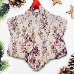 Vintage Floral Pattern Ornament (snowflake)