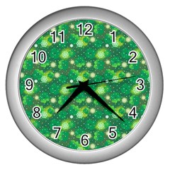 Leaf Clover Star Glitter Seamless Wall Clock (silver) by Pakemis