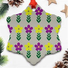 Pattern Flowers Art Creativity Ornament (Snowflake)