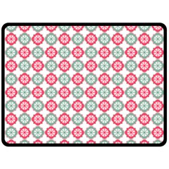 Elegant Pattern Fleece Blanket (Large)