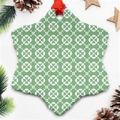 Pattern 298 Ornament (snowflake) by GardenOfOphir