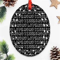 Black And White Love Kisses Pattern Oval Filigree Ornament (two Sides)