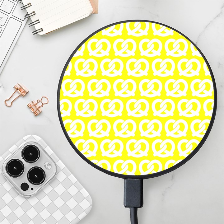 Yellow Pretzel Illustrations Pattern Wireless Fast Charger(Black)