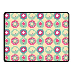 Chic Floral Pattern Fleece Blanket (small) by GardenOfOphir