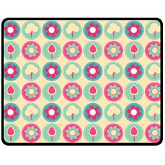 Chic Floral Pattern Fleece Blanket (medium) by GardenOfOphir