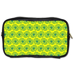 Gerbera Daisy Vector Tile Pattern Toiletries Bag (two Sides) by GardenOfOphir