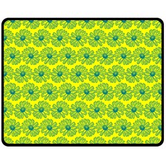 Gerbera Daisy Vector Tile Pattern Fleece Blanket (medium) by GardenOfOphir