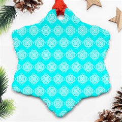 Abstract Knot Geometric Tile Pattern Ornament (snowflake)