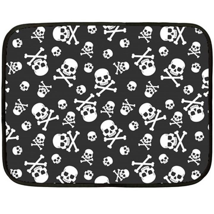 Skull-crossbones-seamless-pattern-holiday-halloween-wallpaper-wrapping-packing-backdrop Two Sides Fleece Blanket (Mini)