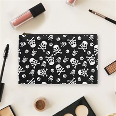 Skull-crossbones-seamless-pattern-holiday-halloween-wallpaper-wrapping-packing-backdrop Cosmetic Bag (medium) by Ravend