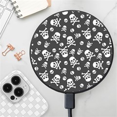 Skull-crossbones-seamless-pattern-holiday-halloween-wallpaper-wrapping-packing-backdrop Wireless Fast Charger(black) by Ravend