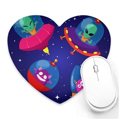 Cartoon-funny-aliens-with-ufo-duck-starry-sky-set Heart Mousepad by Salman4z