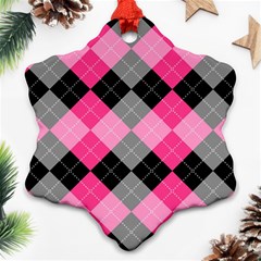 Seamless-argyle-pattern Ornament (snowflake)