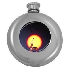 High Speed Waterdrop Drops Water Round Hip Flask (5 Oz) by uniart180623