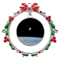 Amazing Stunning Astronaut Amazed Metal X mas Wreath Ribbon Ornament by Proyonanggan