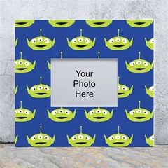 Alien Pattern White Wall Photo Frame 5  X 7  by Ndabl3x