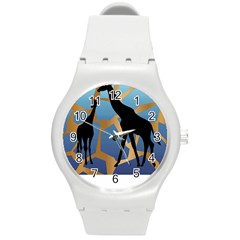 Giraffe Lover T- Shirt G I R A F F E O N G I R A F F E P R I N T P R E T T Y F O R V A C A T I O N T Round Plastic Sport Watch (M)