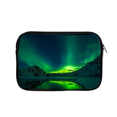 Iceland Aurora Borealis Apple MacBook Pro 15  Zipper Case