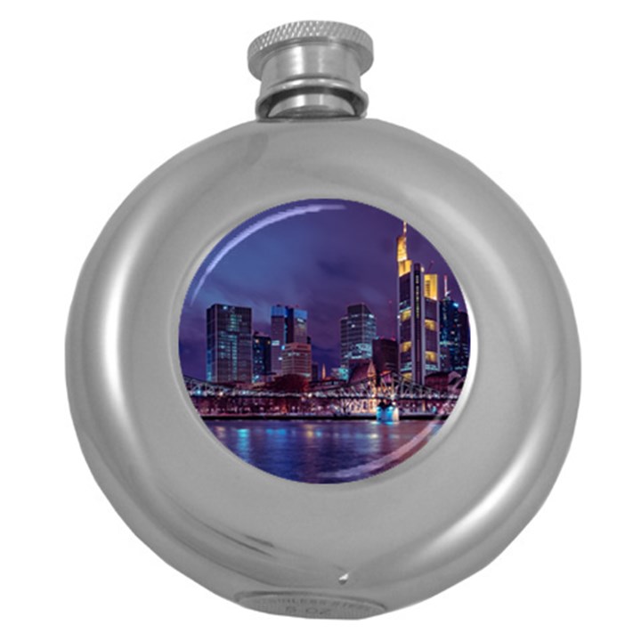 Frankfurt City Skyline Skyscraper Round Hip Flask (5 oz)