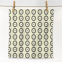 Sharp Circles Face Towel by ConteMonfrey