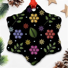 Embroidery Seamless Pattern With Flowers Snowflake Ornament (Two Sides)