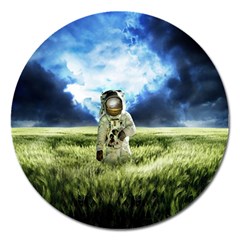 Astronaut Magnet 5  (round) by Ket1n9