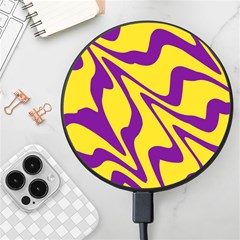 Waves Pattern Lines Wiggly Wireless Fast Charger(black) by Cemarart