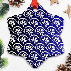 Pattern Floral Flowers Leaves Botanical Ornament (snowflake)