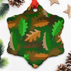 Leaves Foliage Pattern Oak Autumn Ornament (snowflake)