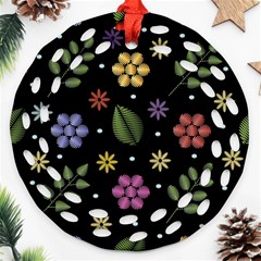 Embroidery Seamless Pattern With Flowers Ornament (round Filigree)