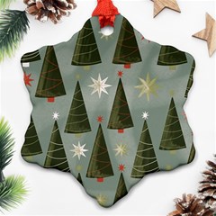 Christmas Trees Pattern Ornament (snowflake)