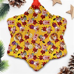 Cartoon Xmas Characters Pattern Ornament (snowflake)