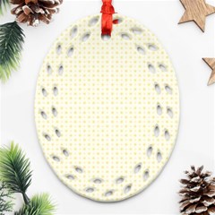 A Yellow And White Background With Small Circles Ornament (oval Filigree)